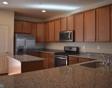 9421 Adelaide Lane - Photo Thumbnail 8