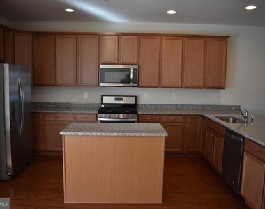 9421 Adelaide Lane - Photo Thumbnail 7