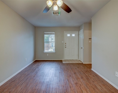 202 S College St - Photo Thumbnail 10