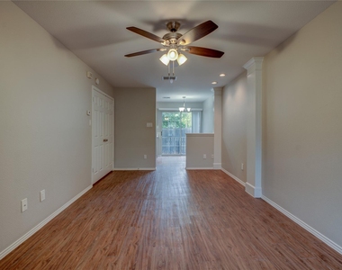 202 S College St - Photo Thumbnail 6