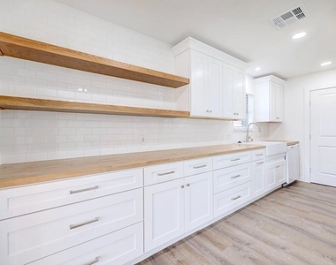 801 Salem Ln - Photo Thumbnail 9