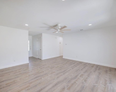 801 Salem Ln - Photo Thumbnail 6