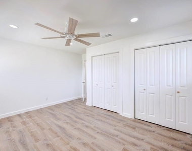 801 Salem Ln - Photo Thumbnail 16