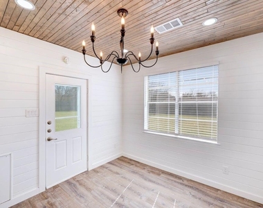 801 Salem Ln - Photo Thumbnail 13