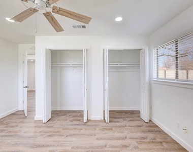 801 Salem Ln - Photo Thumbnail 17