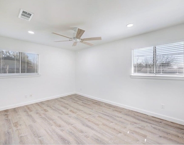 801 Salem Ln - Photo Thumbnail 15