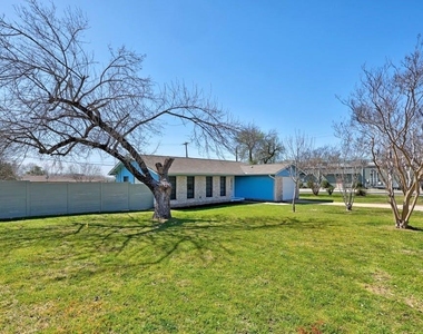 801 Salem Ln - Photo Thumbnail 1