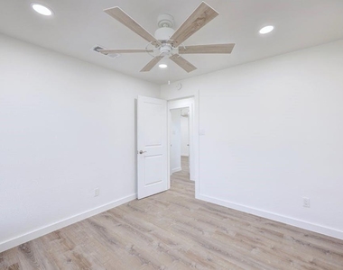 801 Salem Ln - Photo Thumbnail 20