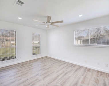 801 Salem Ln - Photo Thumbnail 21