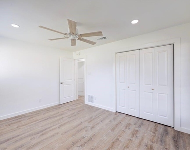 801 Salem Ln - Photo Thumbnail 22