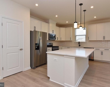 24700 Michael Isler Avenue - Photo Thumbnail 6