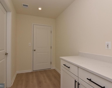 24700 Michael Isler Avenue - Photo Thumbnail 18