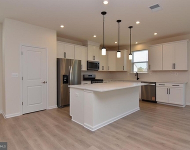 24700 Michael Isler Avenue - Photo Thumbnail 4