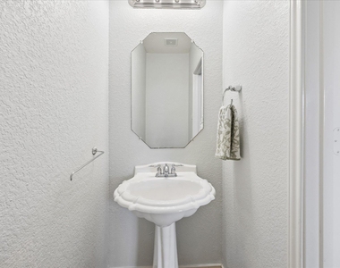 13504 Richard Nixon St - Photo Thumbnail 21
