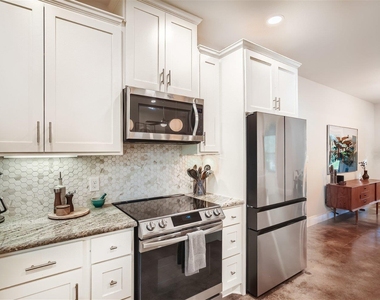 21825 Briarcliff Dr - Photo Thumbnail 7