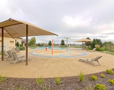 555 White Steppe Way - Photo Thumbnail 33