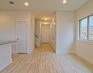 555 White Steppe Way - Photo Thumbnail 4