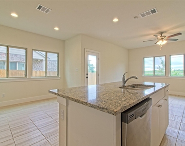 555 White Steppe Way - Photo Thumbnail 10