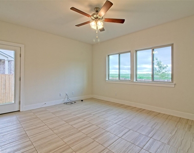 555 White Steppe Way - Photo Thumbnail 13