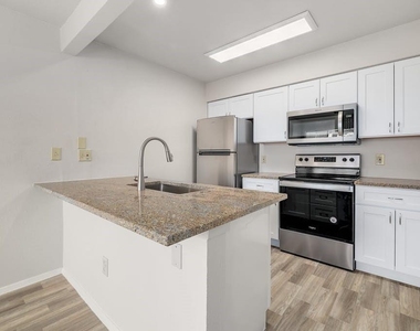 6910 Hart Ln - Photo Thumbnail 12