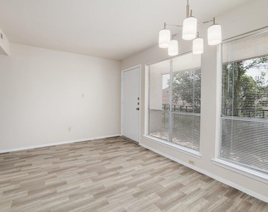 6910 Hart Ln - Photo Thumbnail 11