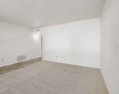 6910 Hart Ln - Photo Thumbnail 8