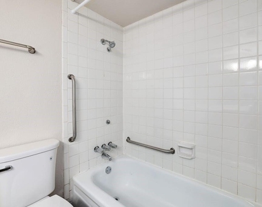 6910 Hart Ln - Photo Thumbnail 23