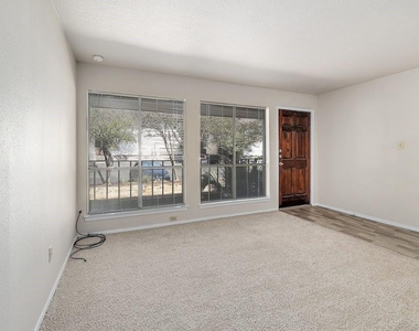 6910 Hart Ln - Photo Thumbnail 5