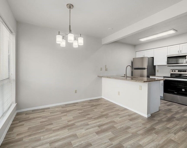 6910 Hart Ln - Photo Thumbnail 9