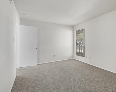 6910 Hart Ln - Photo Thumbnail 16