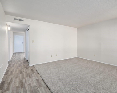 6910 Hart Ln - Photo Thumbnail 7