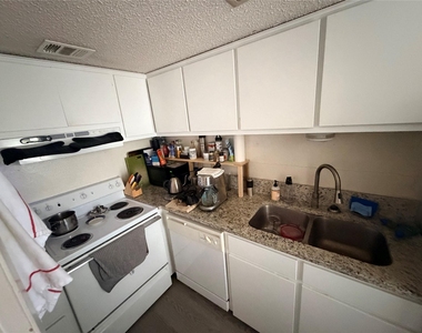 3000 Guadalupe St - Photo Thumbnail 6