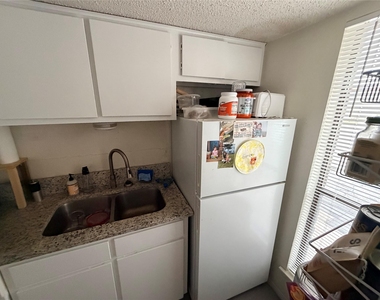 3000 Guadalupe St - Photo Thumbnail 8
