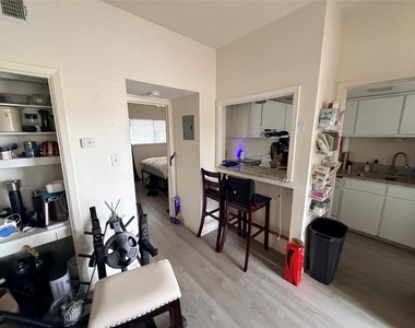 3000 Guadalupe St - Photo Thumbnail 4
