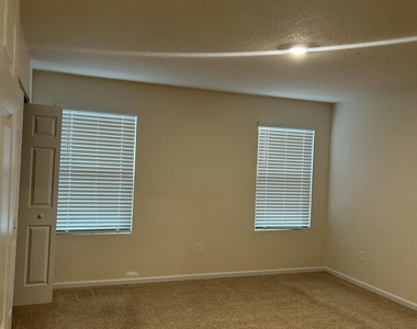 911 Capitol Parkway - Photo Thumbnail 7