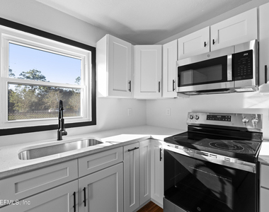 2389 Hilly Road - Photo Thumbnail 3