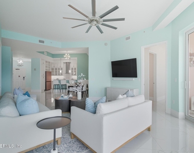 200 Ocean Crest Drive - Photo Thumbnail 20