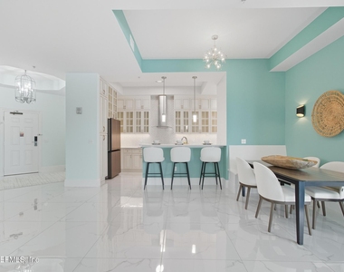 200 Ocean Crest Drive - Photo Thumbnail 16