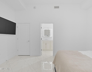 200 Ocean Crest Drive - Photo Thumbnail 28