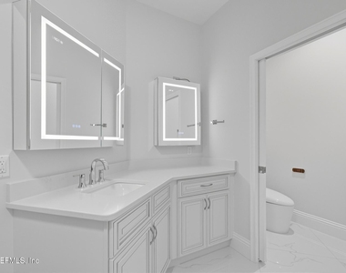 200 Ocean Crest Drive - Photo Thumbnail 43
