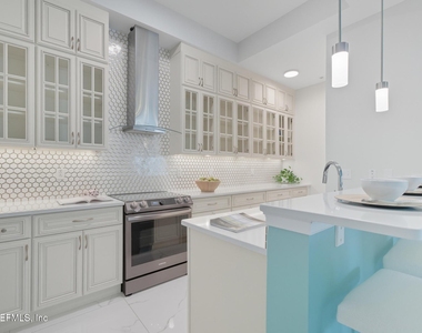 200 Ocean Crest Drive - Photo Thumbnail 6