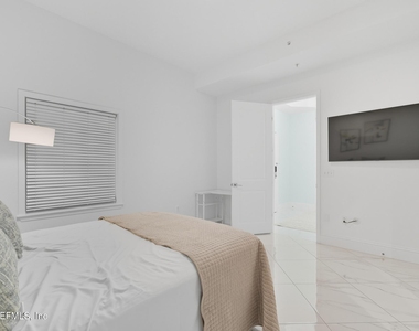 200 Ocean Crest Drive - Photo Thumbnail 27