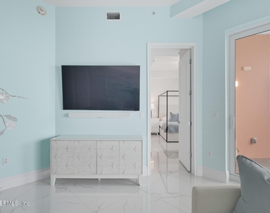 200 Ocean Crest Drive - Photo Thumbnail 31
