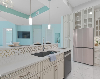 200 Ocean Crest Drive - Photo Thumbnail 12