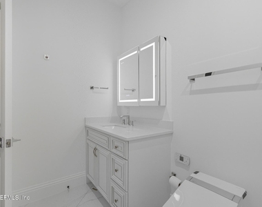 200 Ocean Crest Drive - Photo Thumbnail 30