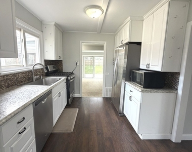 2209 Douglas Avenue - Photo Thumbnail 2