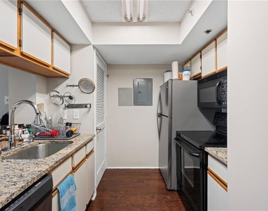 795 Hammond Drive - Photo Thumbnail 2