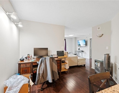 795 Hammond Drive - Photo Thumbnail 5