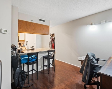 795 Hammond Drive - Photo Thumbnail 4
