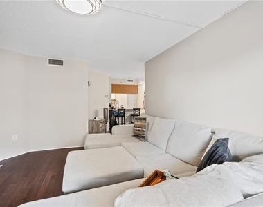795 Hammond Drive - Photo Thumbnail 8